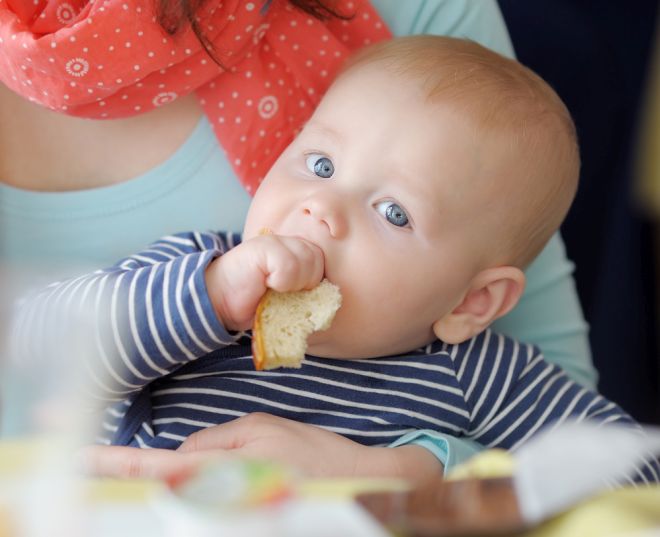 alimentazione-bambini-da-zero-a-due-anni-svezzamento-autosvezzamento